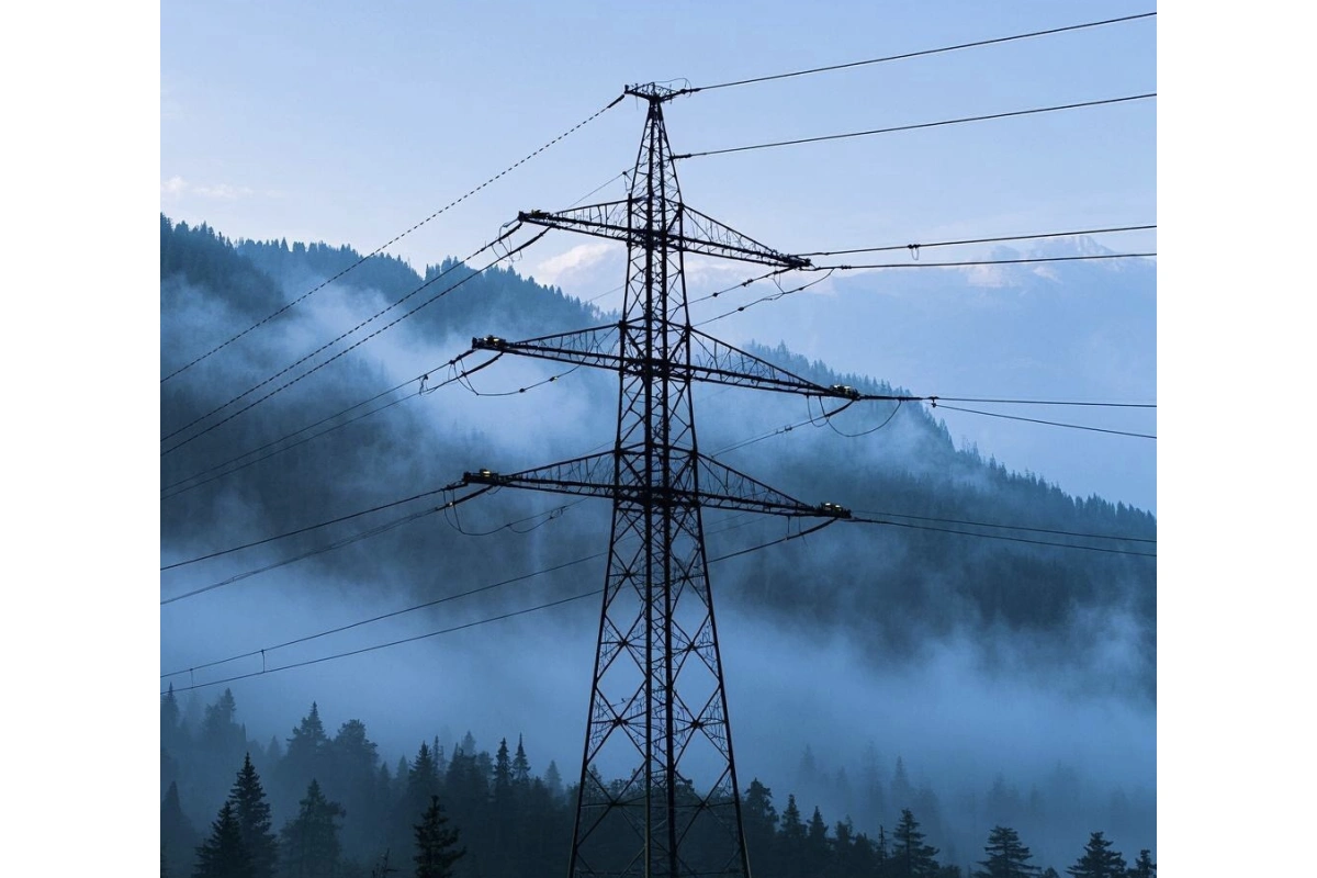 Metal elektrik enerjisi kulesinin özellikleri nelerdir?