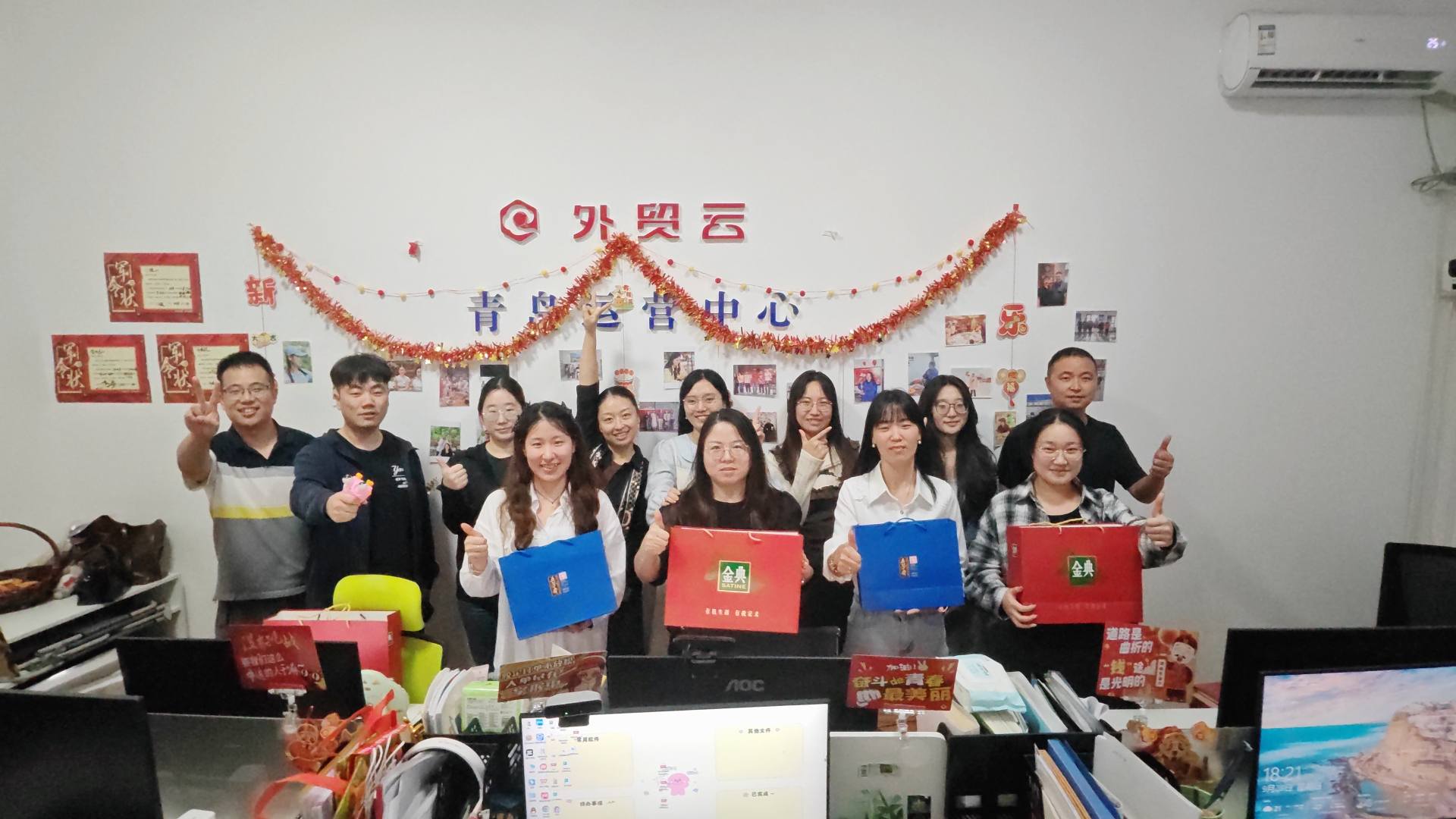 Maotong Ulusal Günü ve Sonbahar Ortası Festivalini Kutluyor