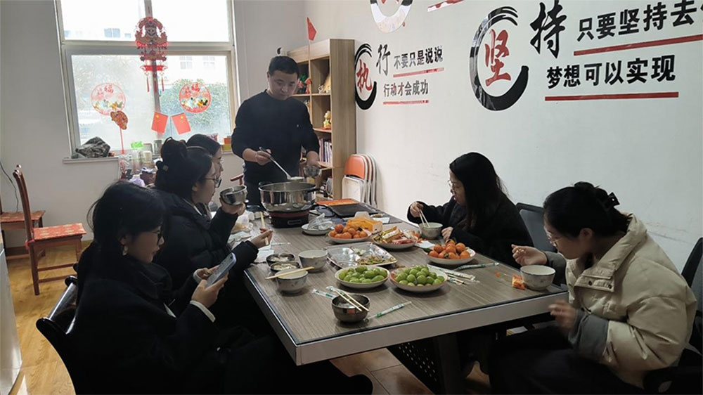 Fener Festivali Öğle Yemeği: Ofiste Tangyuan ve Ekip Heyecanı